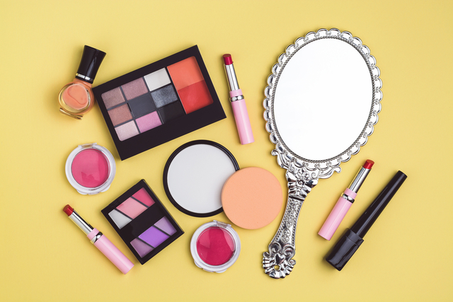 メイクの濃い 薄いの基準は 大人女子にぴったりのメイク術