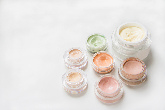 コンシーラーの色の選び方とは 色味の使い分け方法や効果を紹介