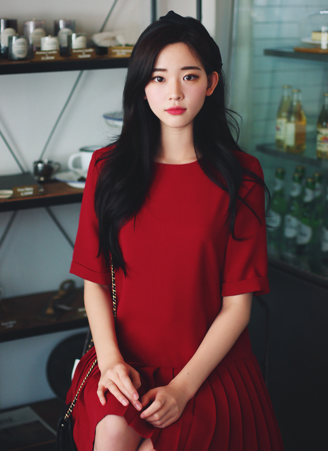 ワインレッドのワンピースで大人見え確定 季節別のお手本コーデ9選