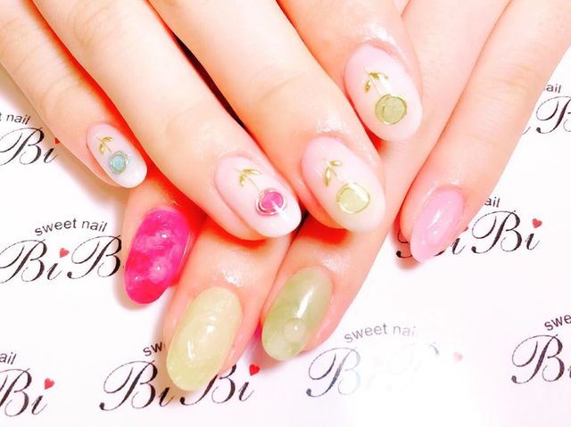 マーブルネイルはデザインが豊富 セルフネイルのやり方もご紹介