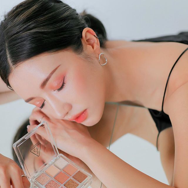アイシャドウはネイルにも使える やり方やおすすめネイルデザイン