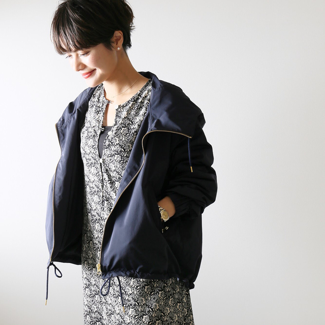 ネイビーブルゾンのコーデ術 レディースのおしゃれなスタイリング