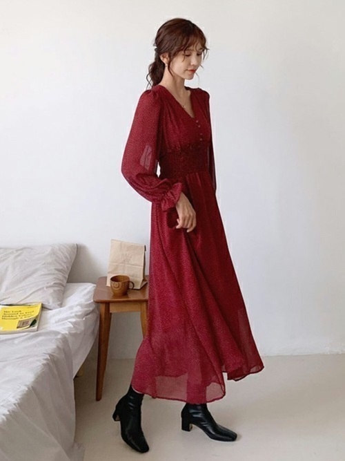 ボルドーワンピースの季節別コーデ 大人っぽくレディに決めて
