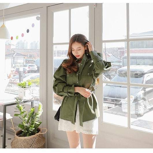 緑ジャケットのコーデ集 に着こなし方をご紹介