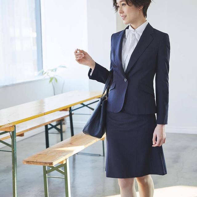 試験監督のバイトに適した服装とは 女性のコーデをご紹介