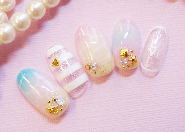 22年版 夏はマリンネイルで気分上々 ハンドもフットもかわいくアレンジ