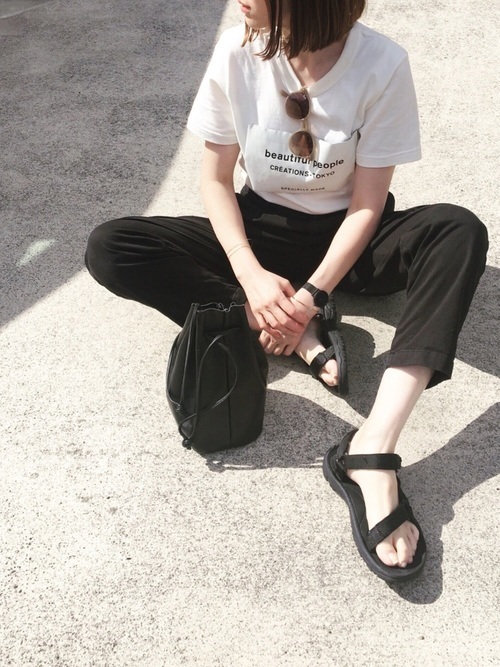 Tシャツインのおしゃれコーデをご紹介 ダサくならないやり方とは