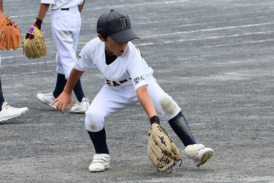 【少年野球ダイジェスト】「正面捕球」の限界を超えろ!小学生から始める逆シングル技術(’25 11/25)