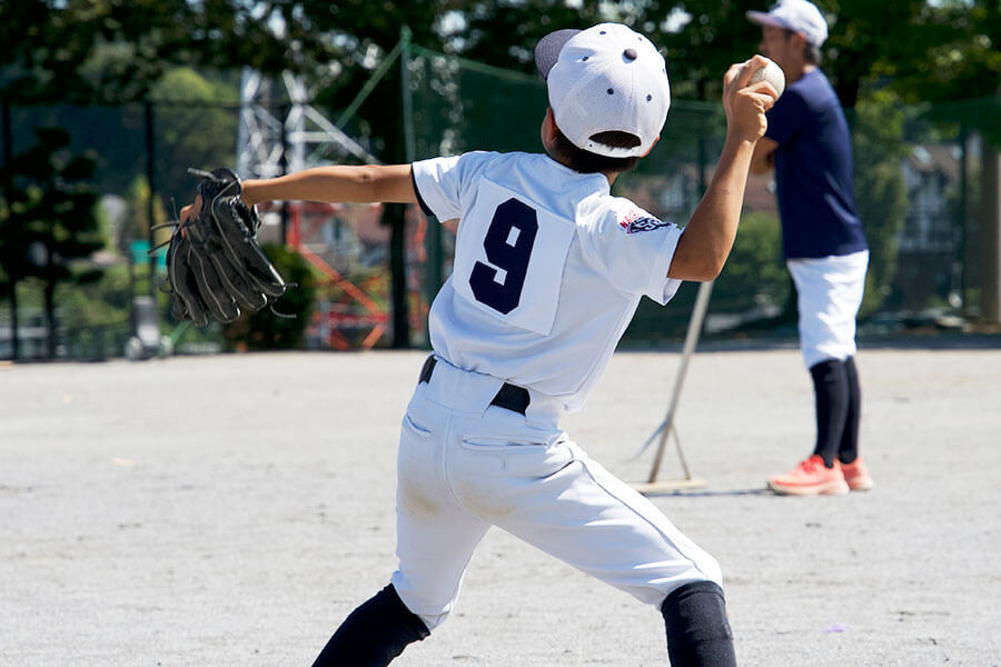 【少年野球ダイジェスト】「手投げ」を解消!野球を始めたばかりの子どもに教えたい“側屈ストレッチ”(’25 9/10)
