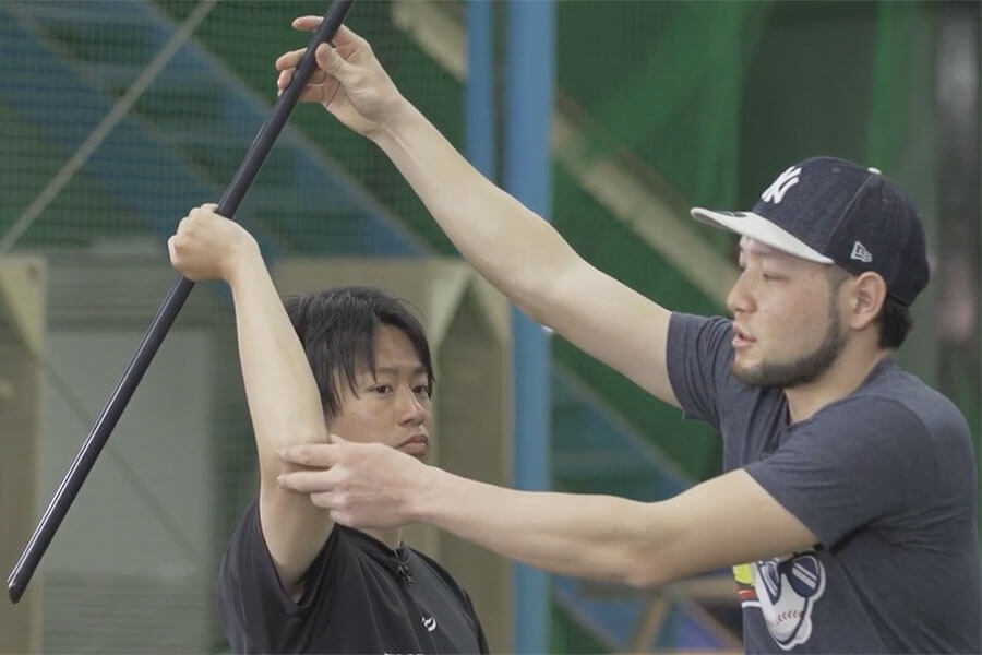 【少年野球ダイジェスト】キャッチボールは腕力に頼らない!上体の連動を養う「棒ドリル」とは(’25 9/4)