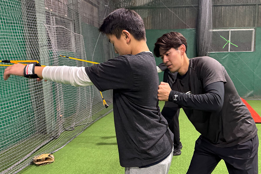 【少年野球ダイジェスト】球速アップへ、握力頼みは“効果半減” 肘肩鍛える「ゴムバンドトレ」が抱える問題点（’26 2/25）