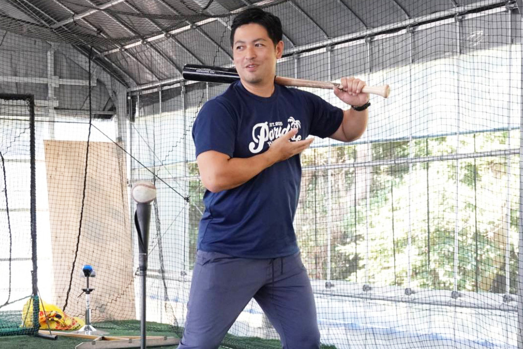 【少年野球ダイジェスト】ドアスイングはこれで直る!沖縄の指導者が授ける驚きの「肩乗せ」修正術!(’26 3/3)