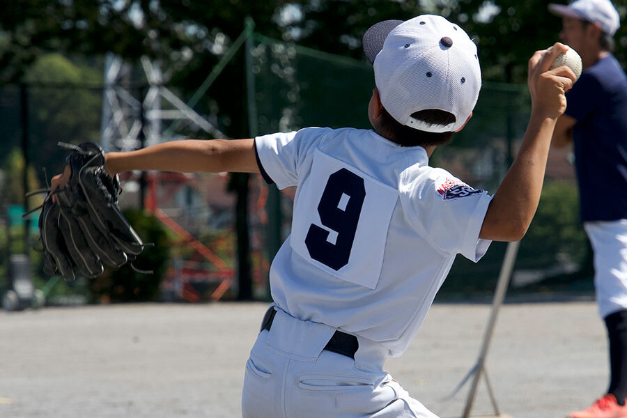 【少年野球ダイジェスト】「肘が下がる」悪癖は“めんこ”で直す!自宅でできる投動作改善(’25 12/5)