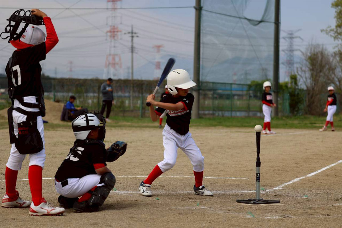 旧蛭田小学校に集まるABLAZEの選手たち