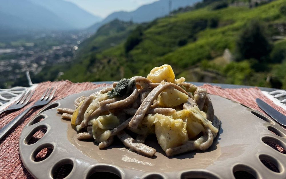 日本の“静けさ”とイタリアの“官能”──蕎麦料理で旅する美意識