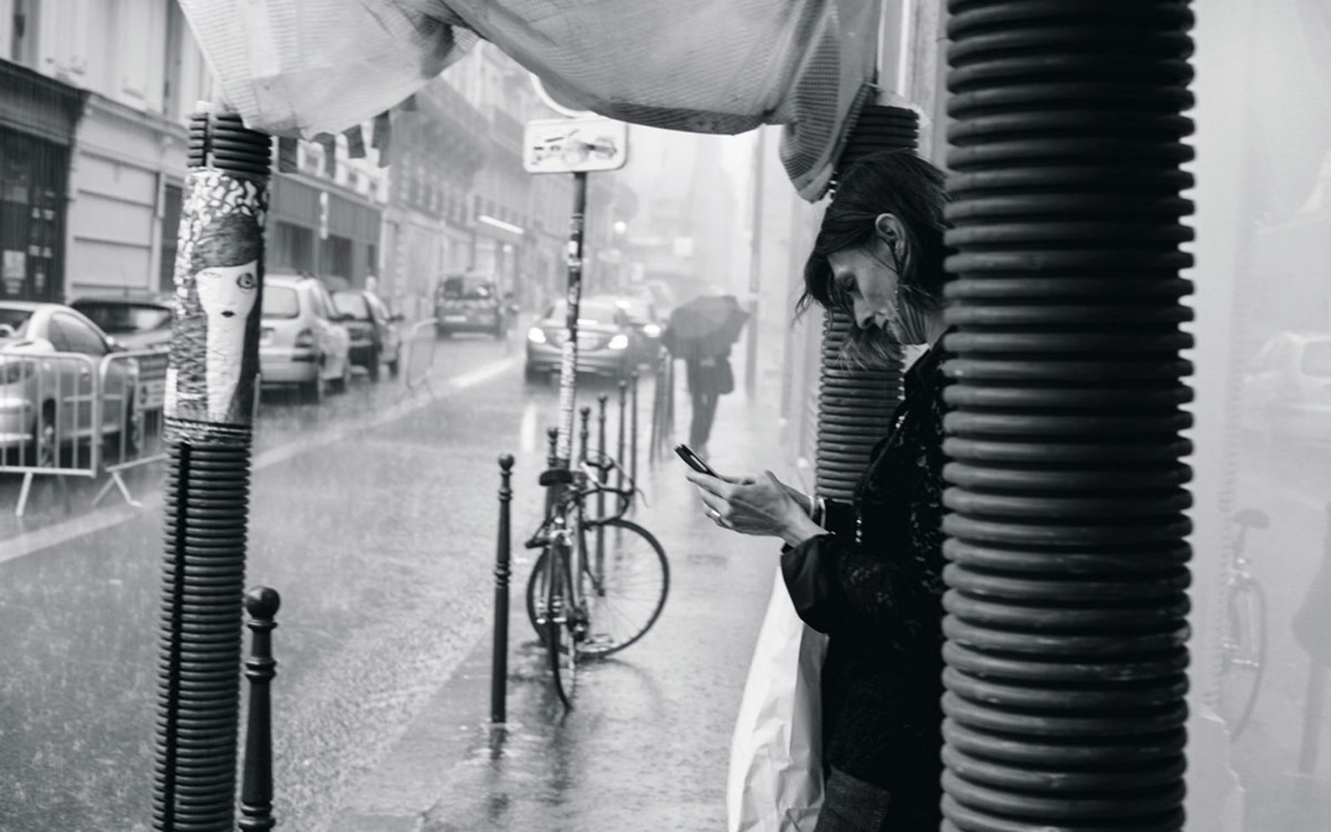 「私をパリに連れてって」　写真家が見た、雨の日の魔法