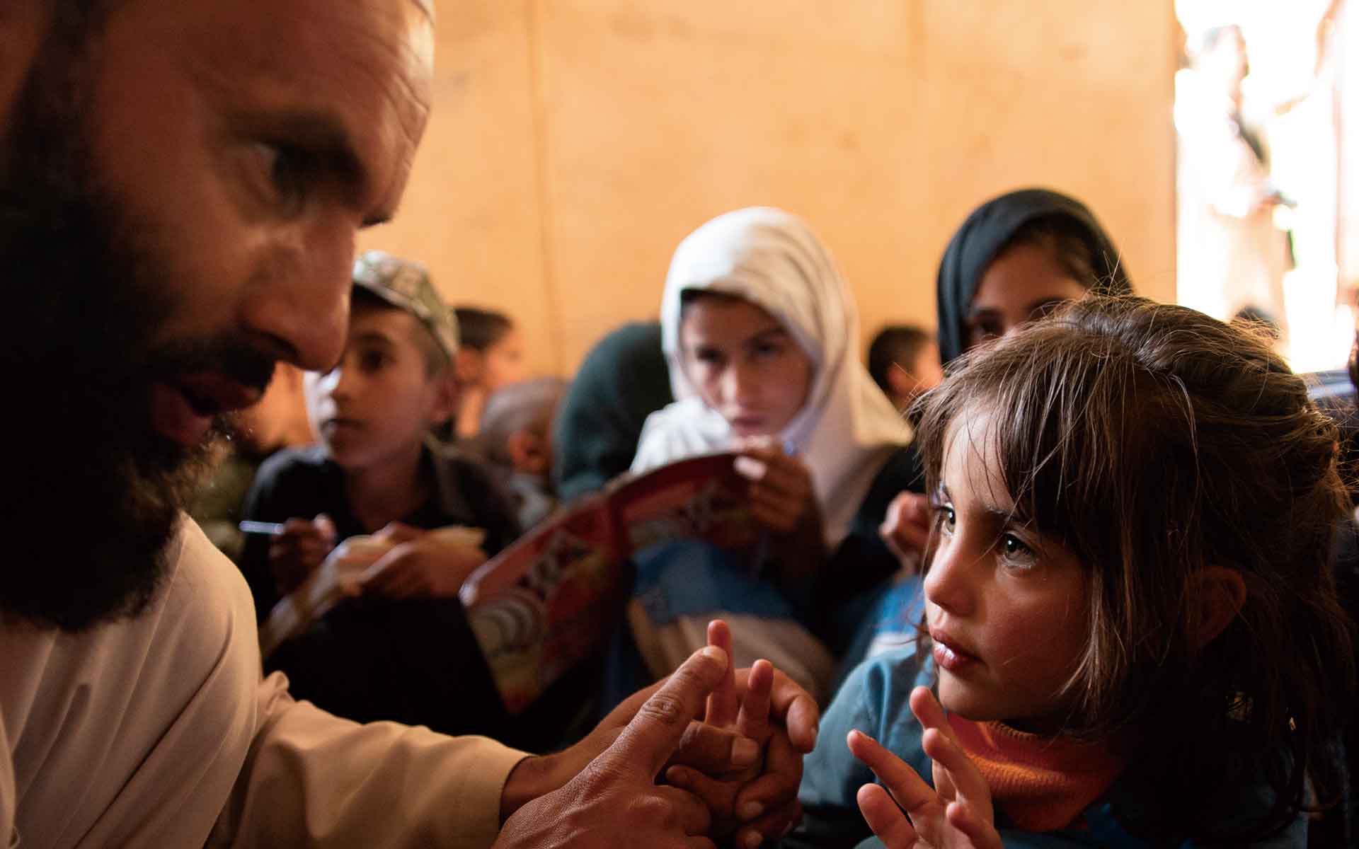 パキスタンで見た希望の瞬間　小さな教室で彼女の瞳に灯った未来を追って