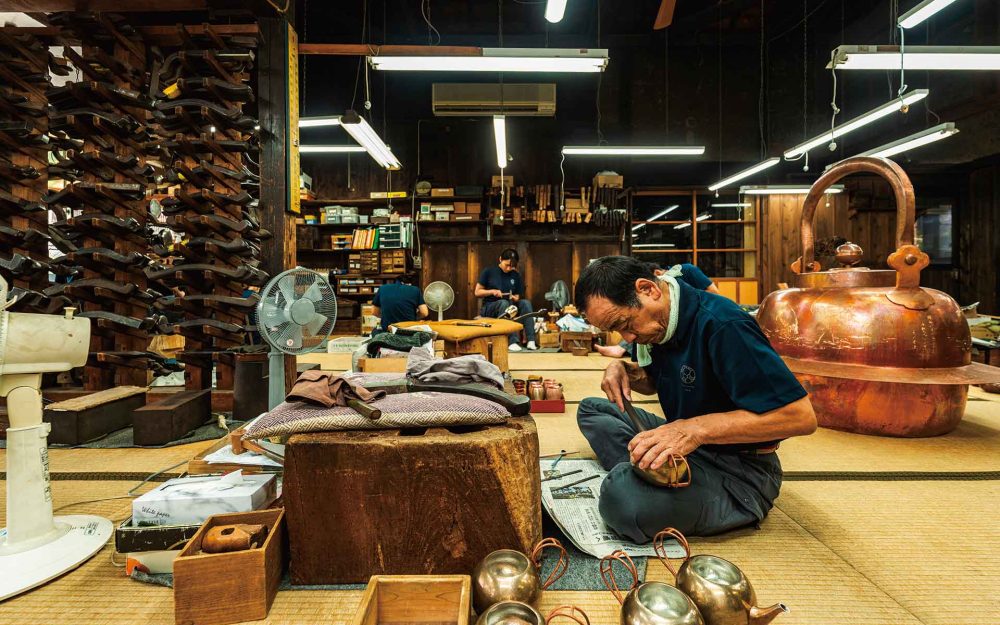 新潟伝統工芸　技と魂が宿る鎚起銅器　金鎚が刻んできた200年