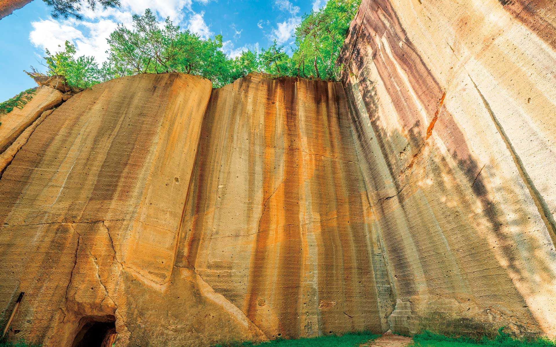 山形の石は語る──化け石と歩く山形観光 無添加の蕎麦と季節のパフェに出会った