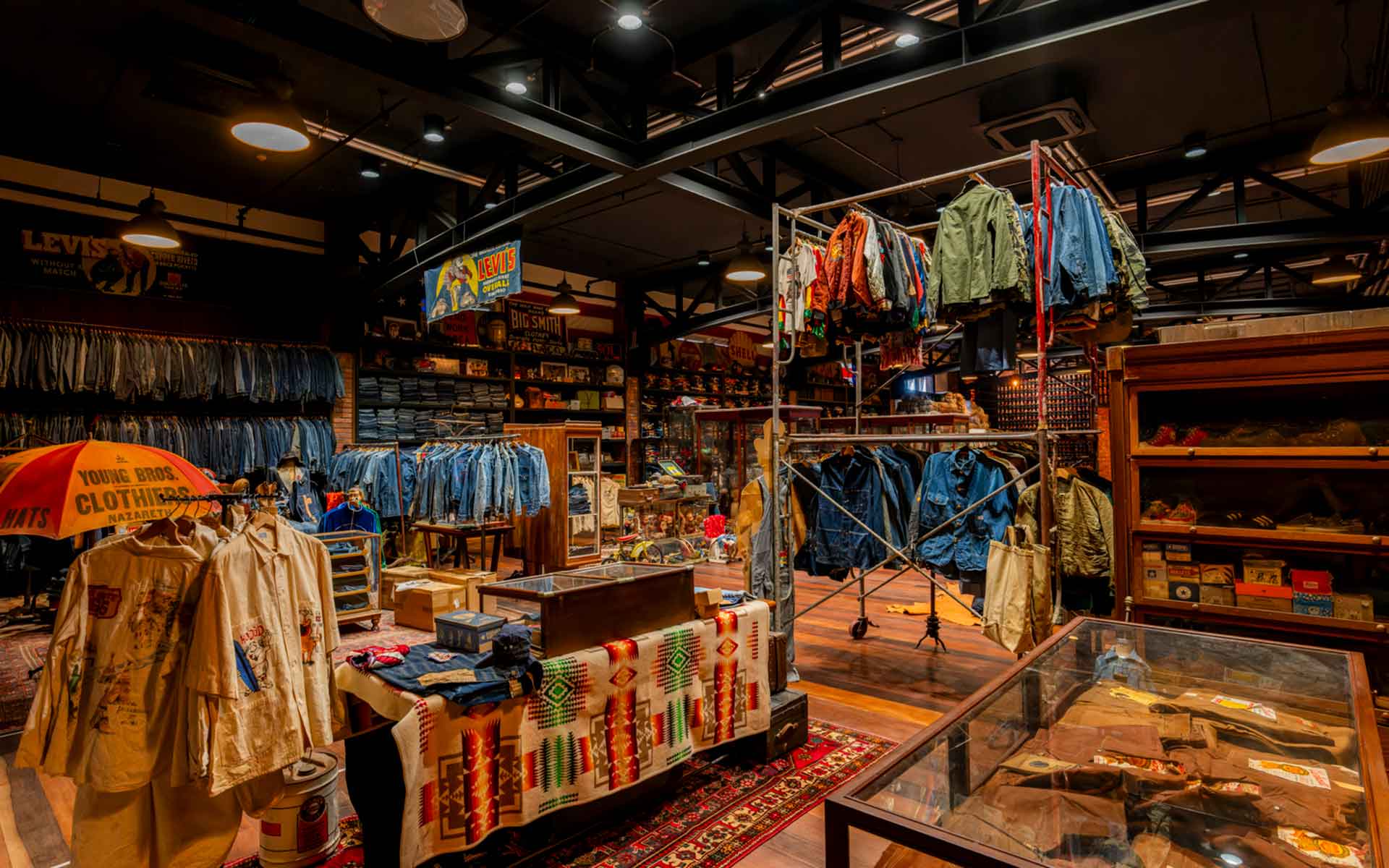 バンコクから市場を動かす審美眼　世界的ビンテージコレクターのサリーム・ガンチ　