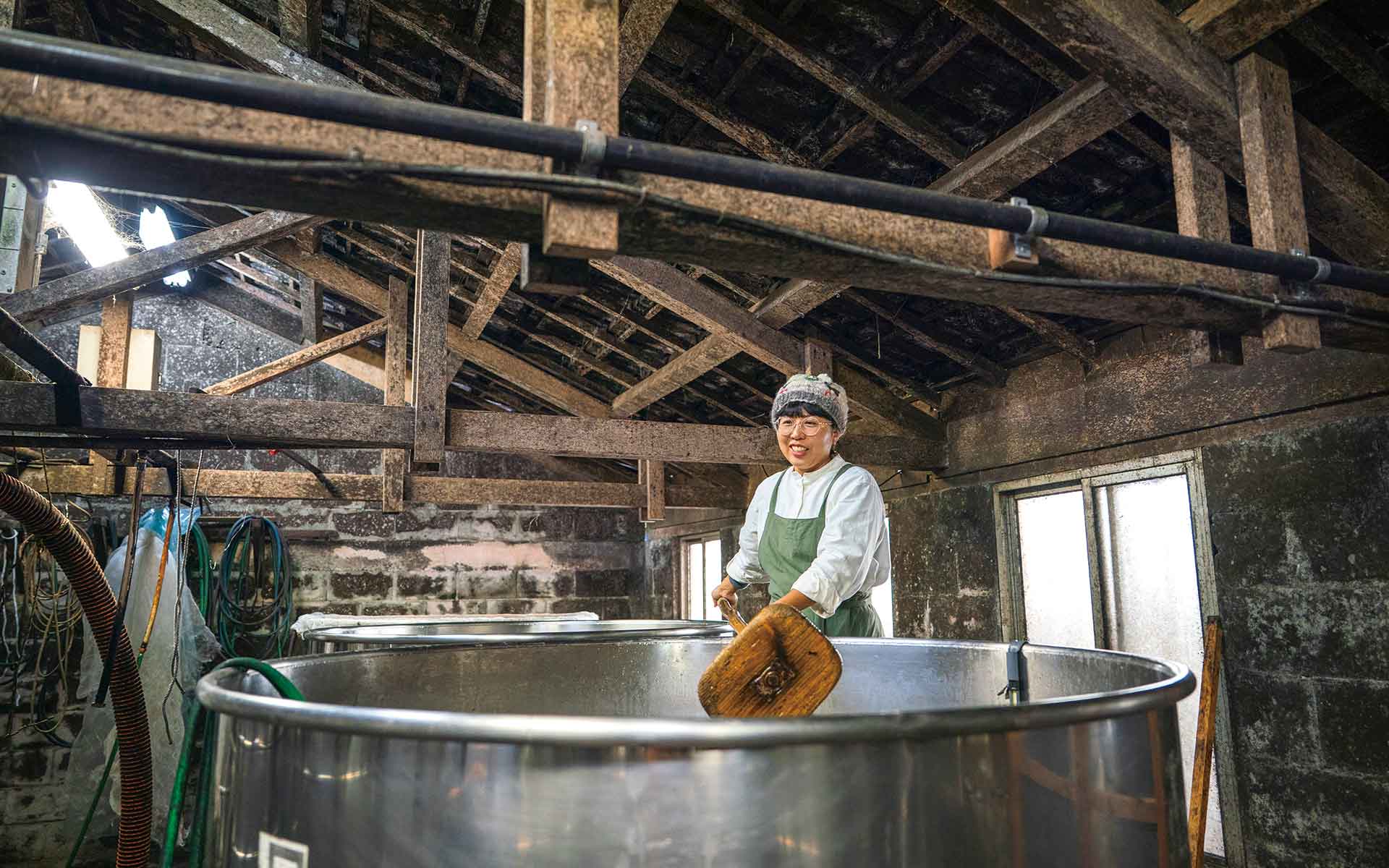 泡盛が地元で愛され続けるために　やんばる・大宜味村で米も麹もこだわる酒造り