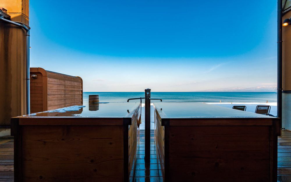 温泉好きでも知らない「油湯」とは？氷見で出会う、日本海と立山連峰の特等席