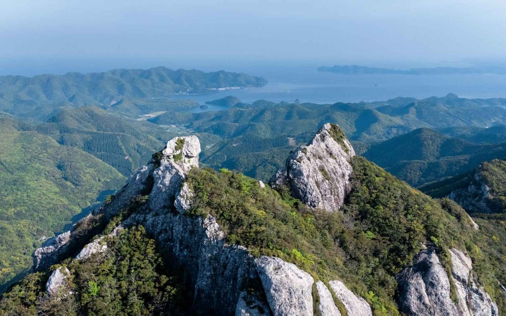 対馬の空を突く――霊峰・白嶽が語る島の原風景