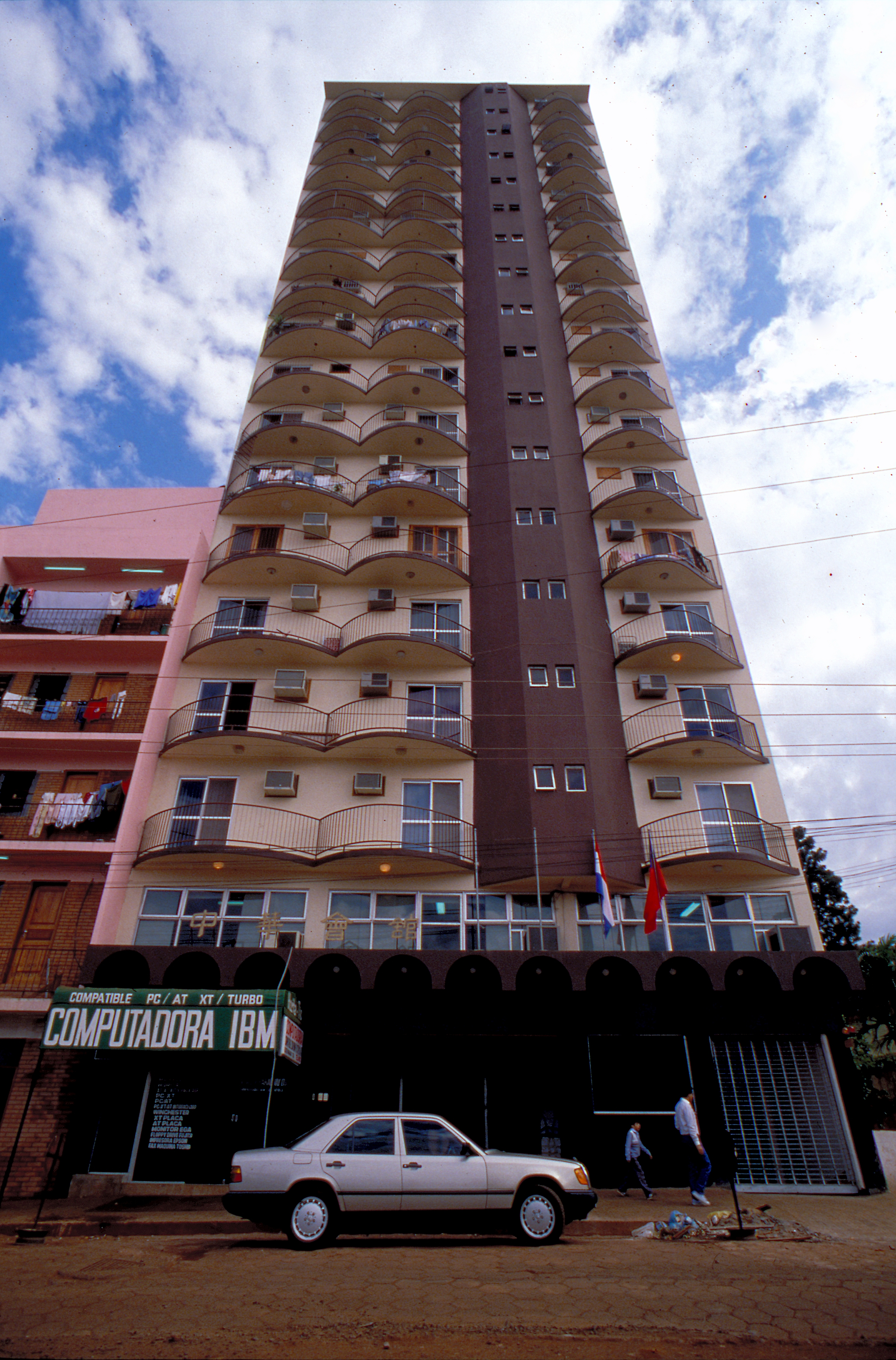 地球另一端的大中國城——橋頭- 台灣光華雜誌