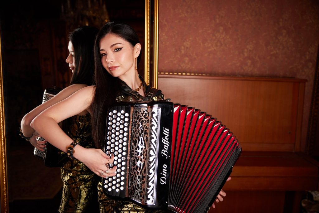 土屋恵】デビューアルバム『Accordion Love』発売記念インストアライブ