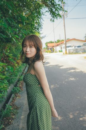 【秋元真夏】フォトエッセイ「淡淡(あわあわ)」発売記念イベント