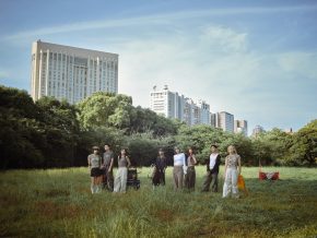 【lyrical school】　「LIFE GOES ON e.p. 」観覧無料ライブ＆特典会