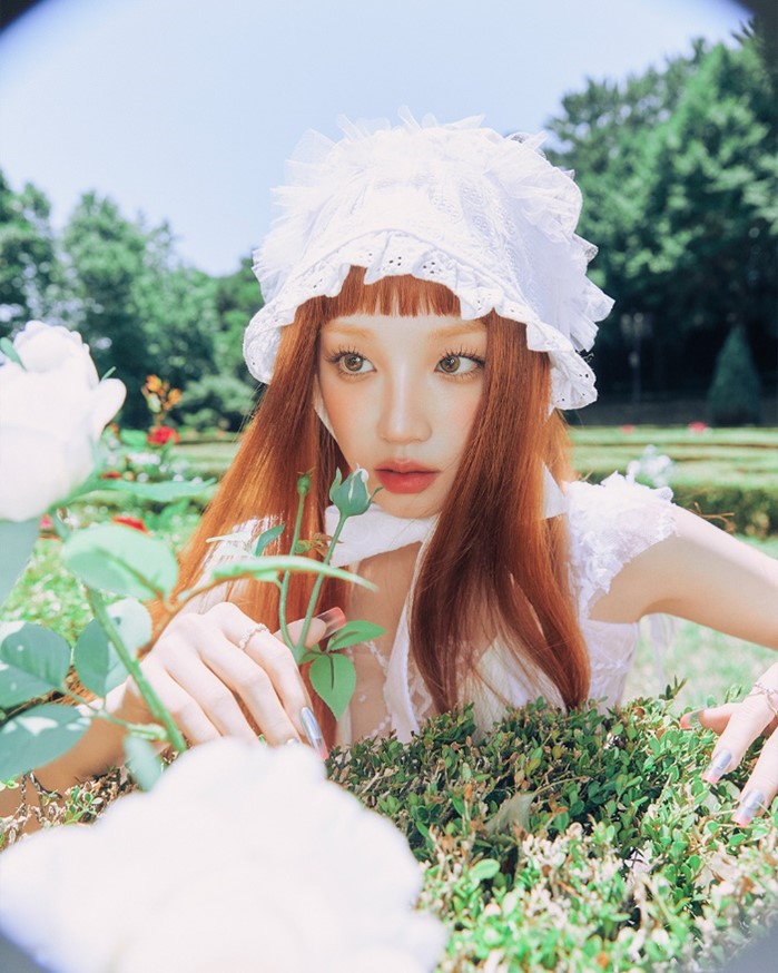 YUQI 】 1st Single 『Motivation』 発売記念 タワーレコード