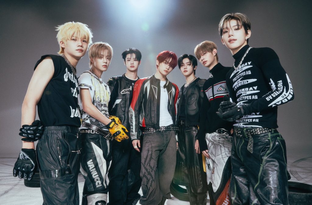 CLOSE YOUR EYES】 3rd Mini Album『blackout』 タワーレコード限定