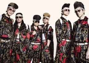 【氣志團】ニューシングル「汚れなきクソ��郎ども」発売記念　集合写真撮影会「愛すべき購入者ども」