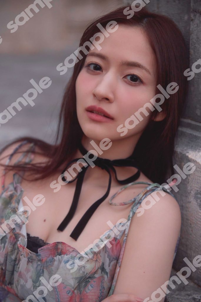 金川紗耶】 乃木坂46 金川紗耶1st写真集『好きのグラデーション』発売