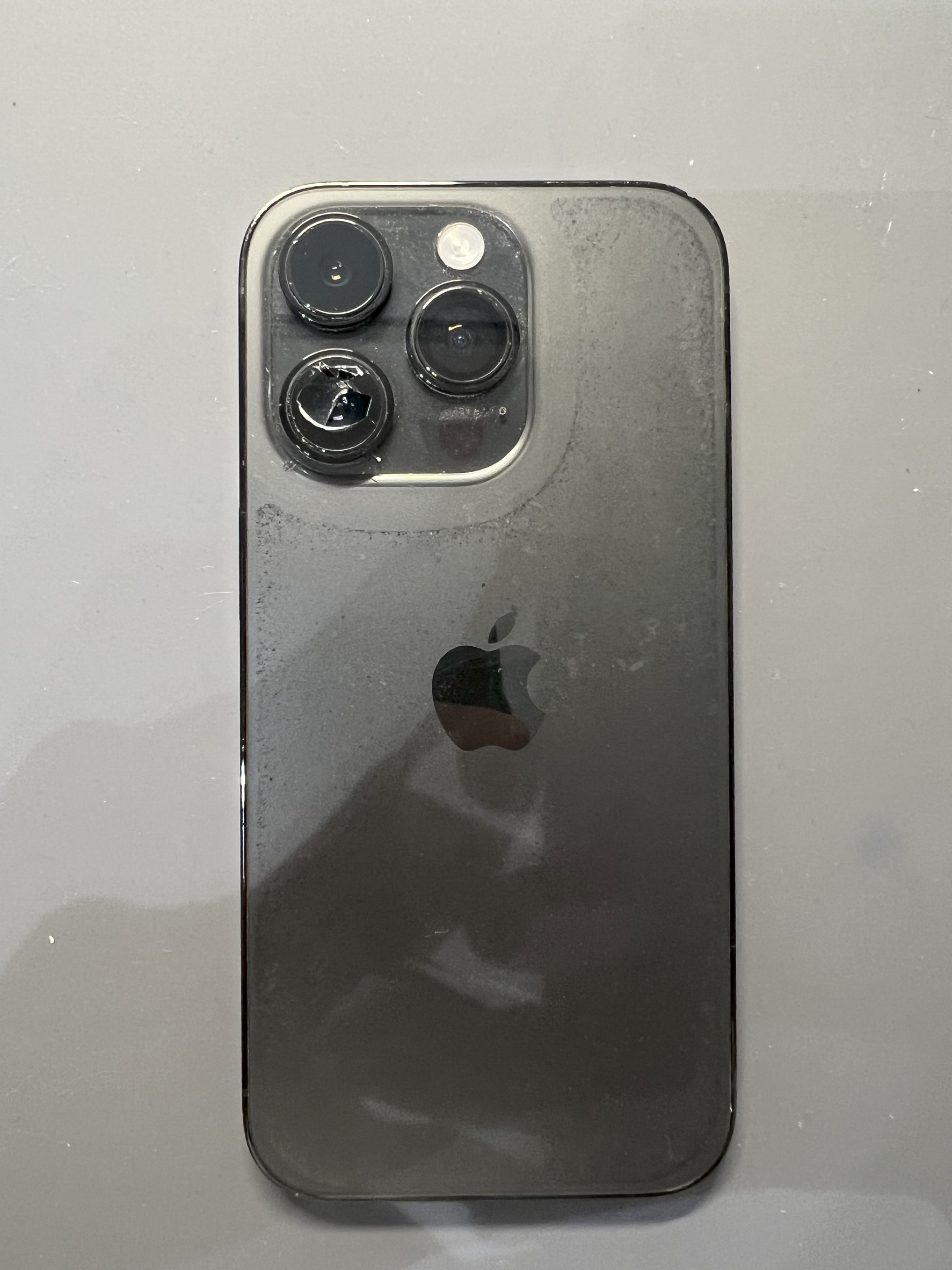 iPhone14 Proカメラレンズ割れ修理！綺麗な写真が撮れるように改善 