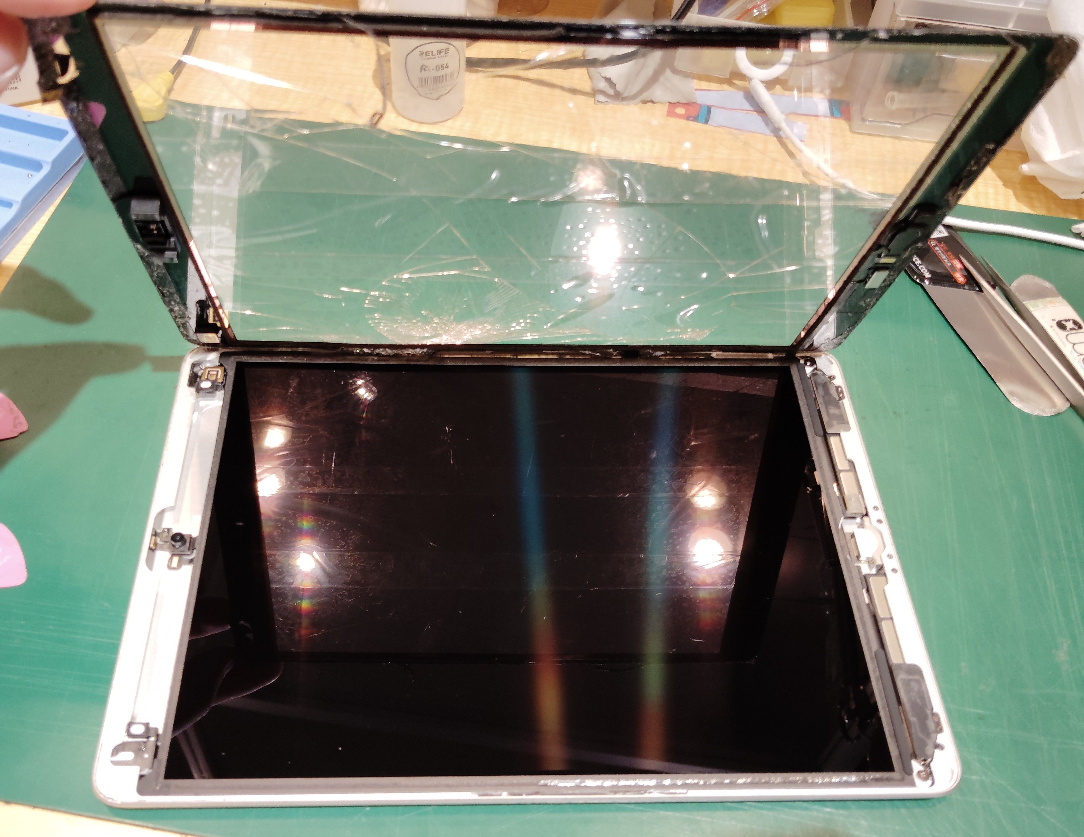 【iPad9】画面の割れてしまったアイパッド、当日修理、当日お渡しできます。　スマホ修理工房イオン北浦和店