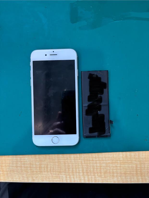 iPhone8(アイフォン8)のバッテリー交換なら、「スマホ修理工房 札幌清田東光ストア真栄店」までご相談ください📱✨