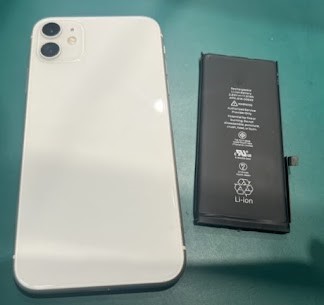 iPhone 12(アイフォン)のバッテリー交換ならスマホ修理工房イオンモール福岡店にご相談ください！