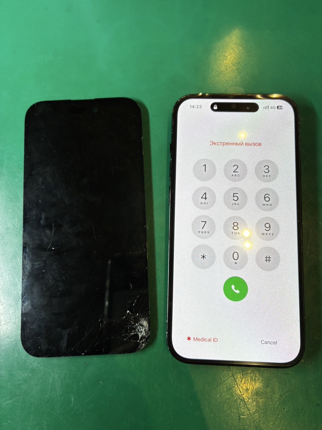 画面が割れて白い線が出ている… iPhone14Pro 画面交換修理【スマホ修理工房ミーツ国分寺店】