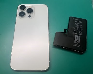 iPhone 13 Pro(アイフォン)のバッテリー交換ならスマホ修理工房イオンモール福岡店にご相談ください！