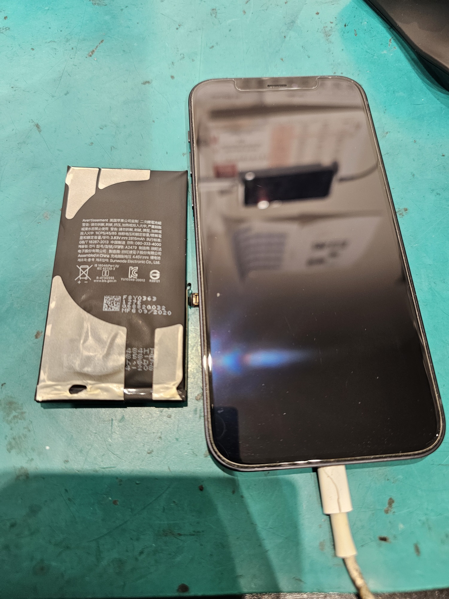 急に電源が落ちるようになってしまったiPhone14(アイフォン)の修理致しました!【スマホ修理工房北千住マルイ店】