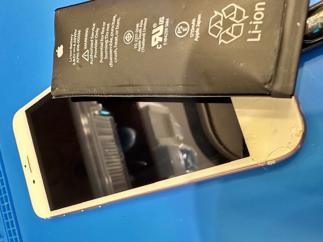 iPhone6Sパーツも常備在庫！バッテリー交換いつでもご相談下さい！