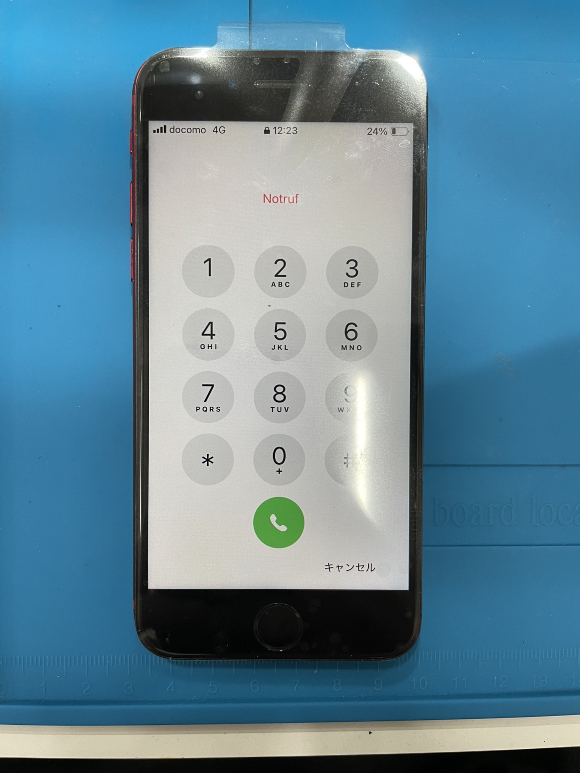 iPhoneSE2 (アイフォンSE 第2世代)の液晶不良修理なら【スマホ修理工房池袋P’パルコ店】にお任せください。