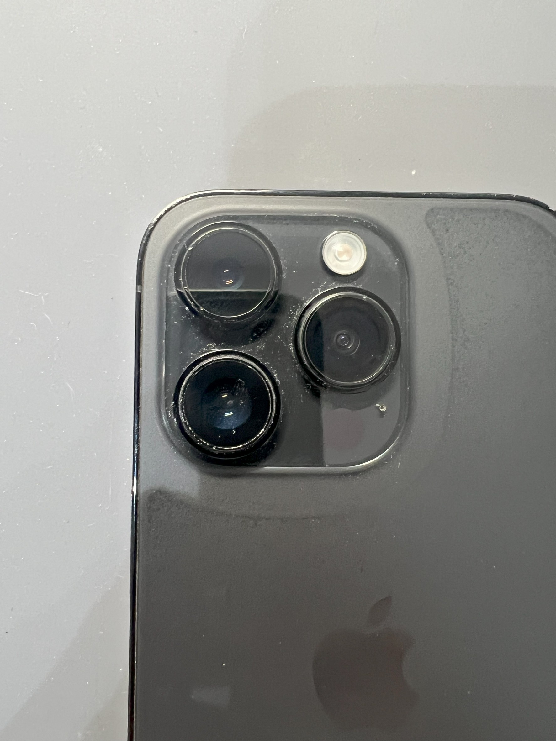 iPhone14Proの広角カメラレンズ割れ修理!高性能カメラをしっかり保護!【スマホ修理工房大和店】
