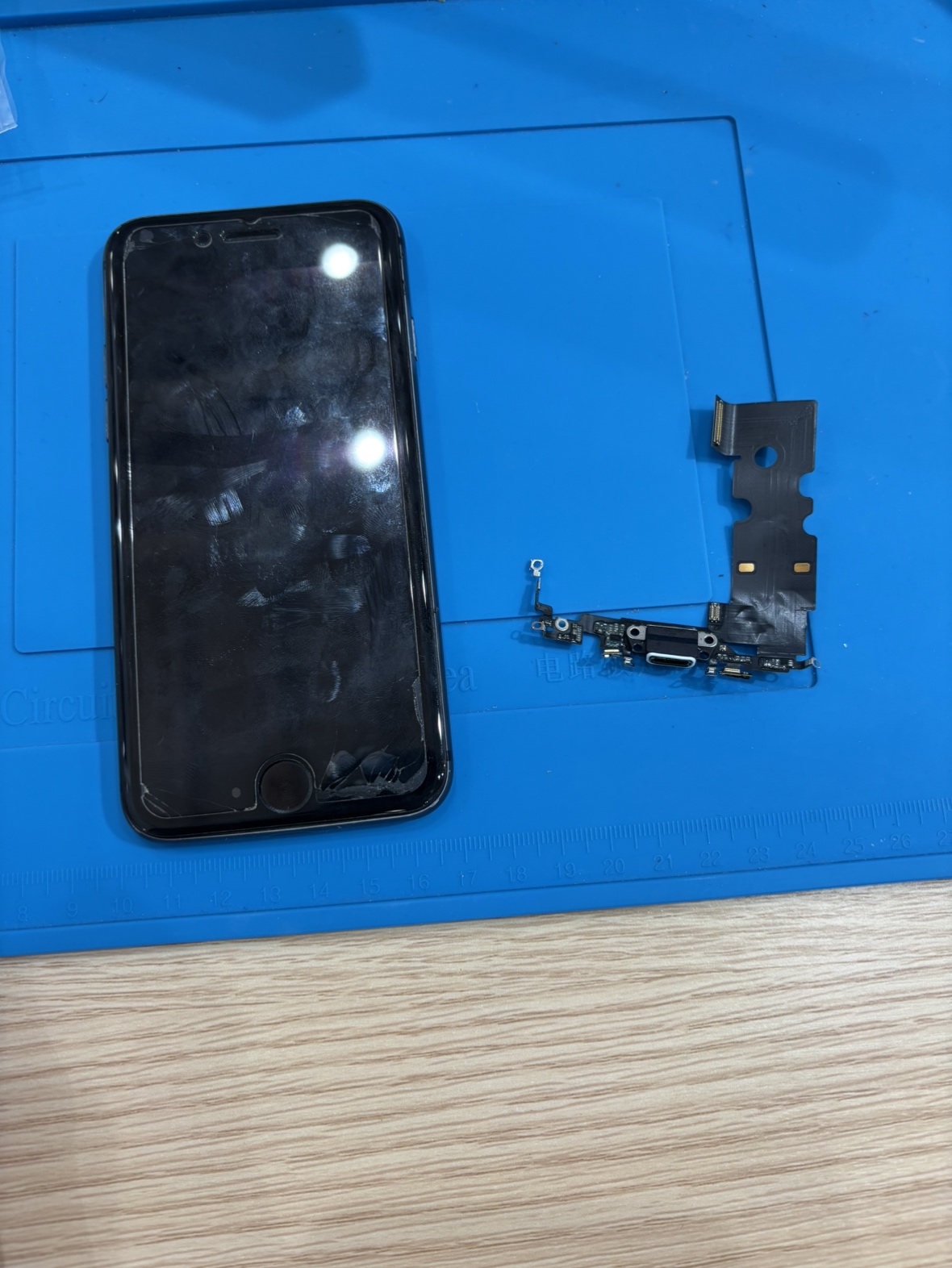 iPhone12(アイフォン12)の充電口交換は【スマホ修理工房池袋P’パルコ店】までお越しください！