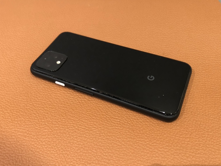 バッテリーが膨張して背面のパネルが浮いてきたPixel4（ピクセル）のバッテリー交換を行いました