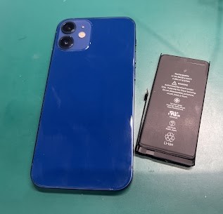 iPhone 12(アイフォン)のバッテリー交換ならスマホ修理工房イオンモール福岡店にご相談ください！