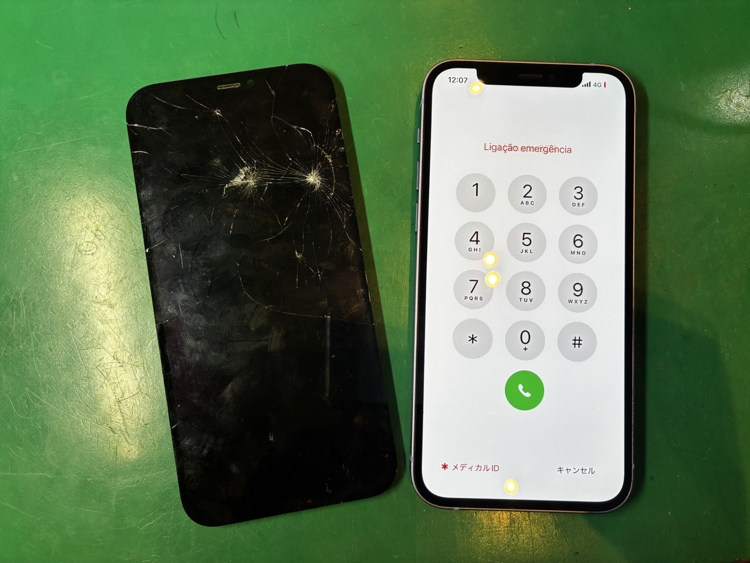画面が割れてバキバキに…　iPhone12　画面交換修理【スマホ修理工房ミーツ国分寺店】