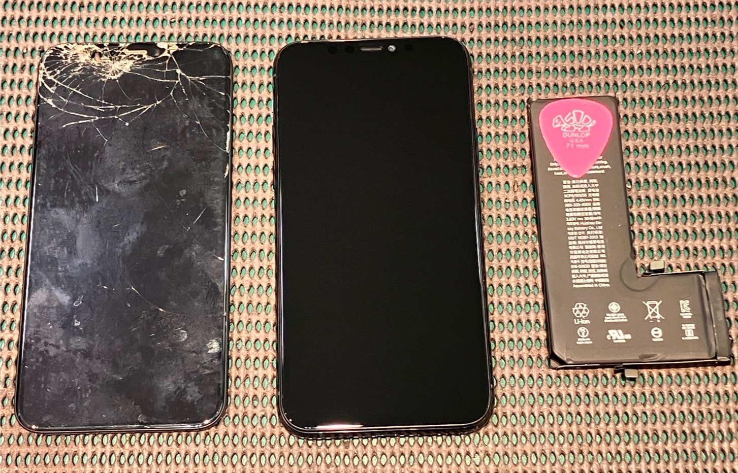 iPhone11Proの液晶とバッテリー交換を行いました！　-スマホ修理工房浦和パルコ店-